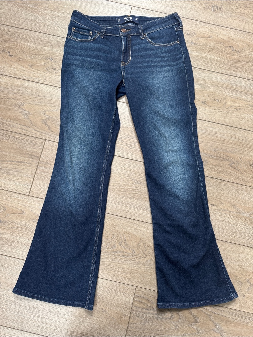 Hollister Women’s Dark Blue Low Rise Bootcut Jeans size 27S or size 4S